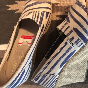 Toms Blue Striped Cork Peep Toe Wedge Size 7 NWOB